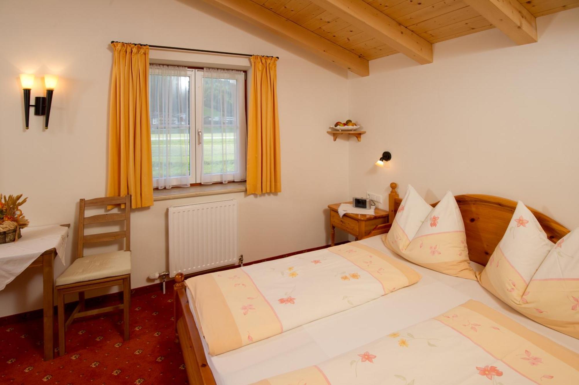 Haus Martina Hotel ราดชตัดท์ ภายนอก รูปภาพ