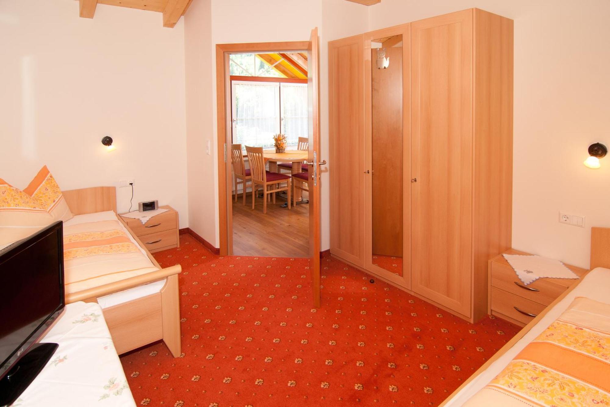 Haus Martina Hotel ราดชตัดท์ ภายนอก รูปภาพ